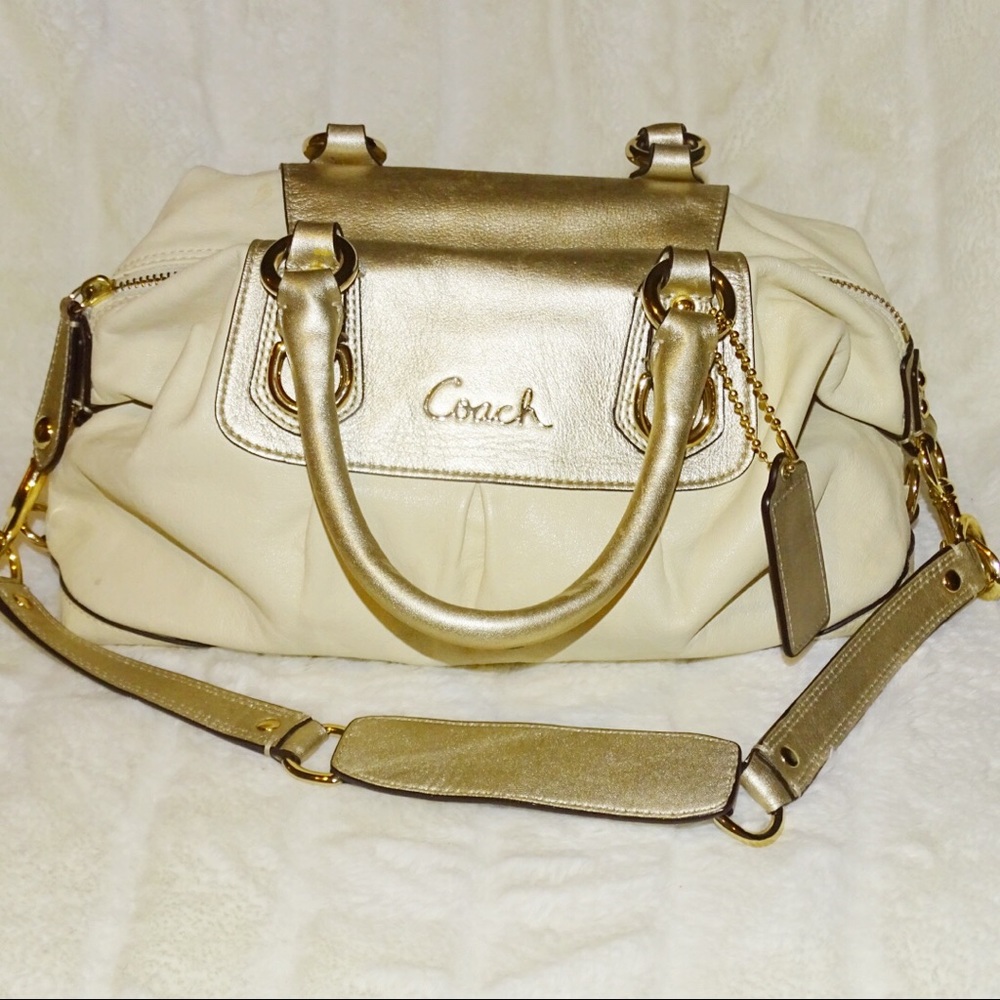 ⭐️Authentic Coach Purse⭐️ - Picture 3 of 8